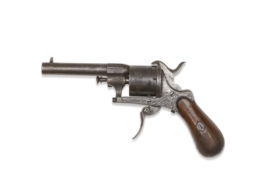 AZS456 PARÍS (FRANCIA), 28/11/2016.- Fotografía facilitada por la firma de subastas Christie's hoy, 28 de noviembre de 2016, que muestra a un revólver belga tipo Lefaucheux de 7mm, adquirido por el escritor francés Paul Verlaine el 10 de julio de 1873 en Bruselas. Verlaine lo empleó para asesinar a su amante, Arthur Rimbaud, por lo que le condenaron con 2 años de prisión. El revólver se estima que se subastará por 50.000-70.000 euros durante una subasta de la firma Christie's el próximo 30 de noviembre en París. EFE/- SÓLO USO EDITORIAL/PROHIBIDA SU VENTA