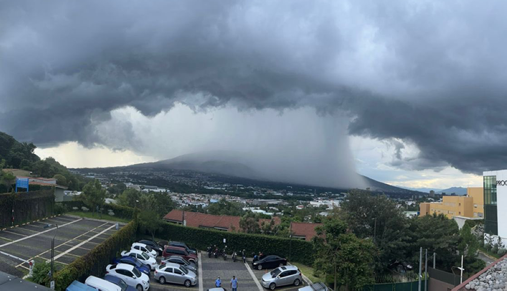 Lluvias aisladas acompañarán a los salvadoreños el último día del año, según pronóstico del Marn