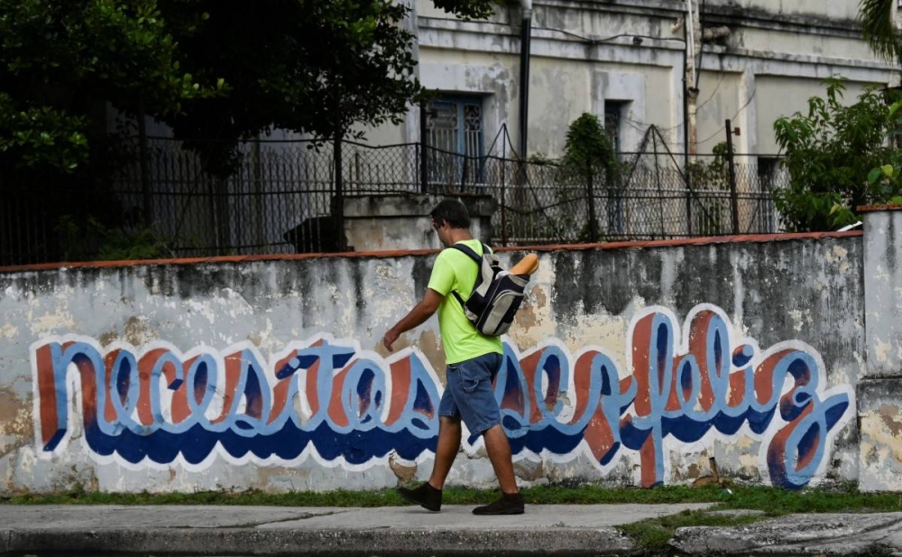 "Necesitas ser feliz", la frase que se vuelve tendencia en grafitis de La Habana