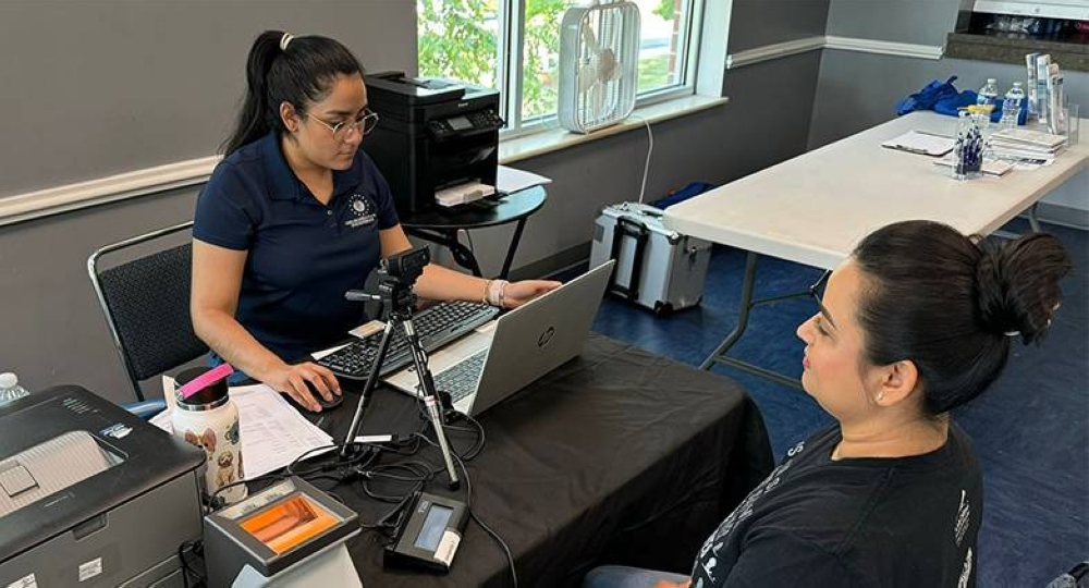 Emisión de DUI en el exterior cae 28 % durante el último año