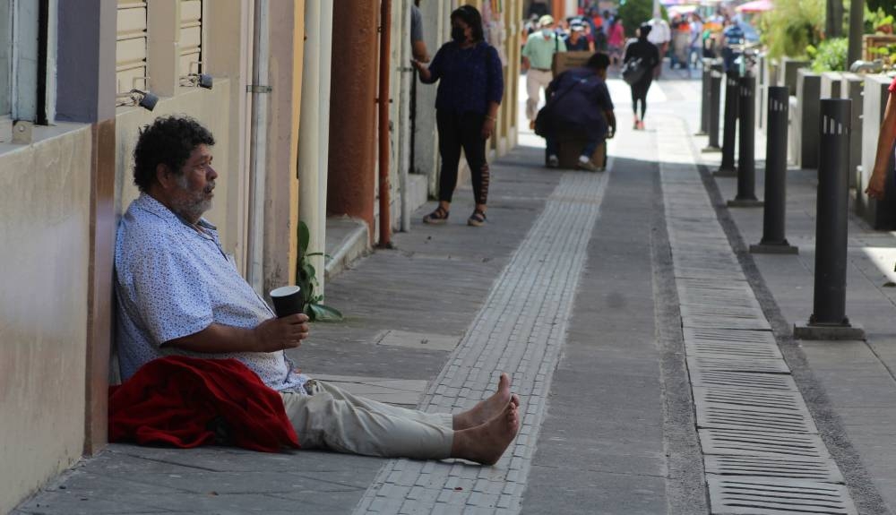 Un 16 % de los salvadoreños perdió su trabajo o alguien de su hogar se quedó sin empleo en 2024: Encuesta