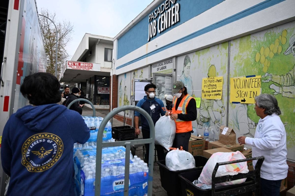 Bomberos de Los Ángeles se preparan para "últimos" vientos peligrosos