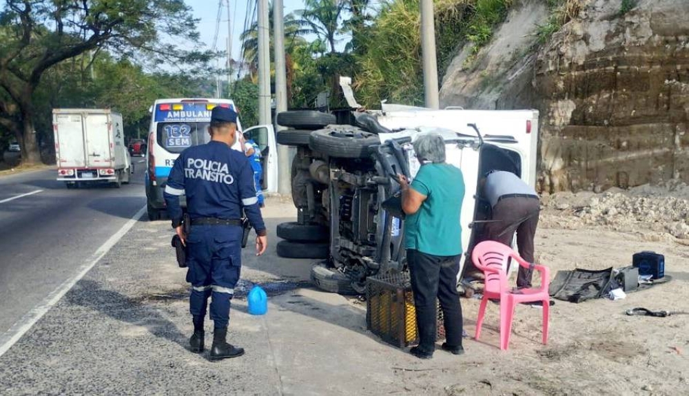 Un accidente de tránsito ocurre cada dos días en la autopista a Comalapa, revela ministro