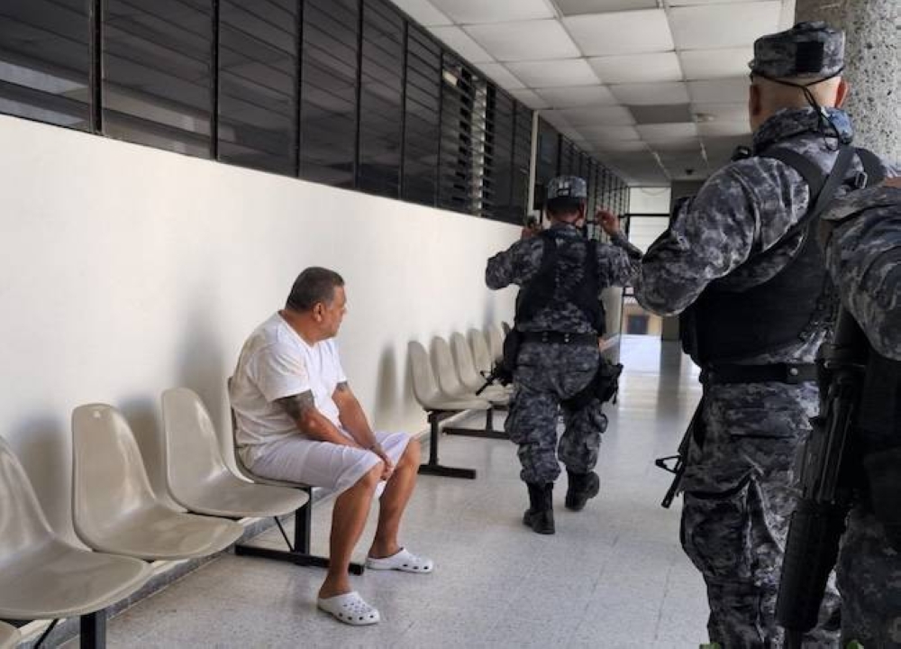 Seguirá en detención provisional hombre capturado con 75 porciones de droga y más de $2,600 en efectivo