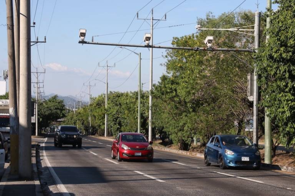 VMT ha impuesto más de 30 fotomultas en autopista Comalapa, en dos días de funcionamiento