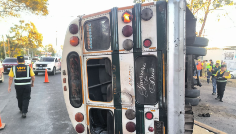 Suspenden servicio de línea de ruta 209 tras accidente de bus en Santa Ana