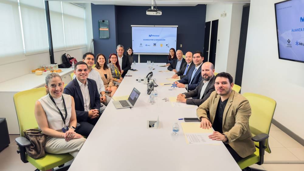 Movistar El Salvador impulsa la educación y la sostenibilidad para transformar el futuro