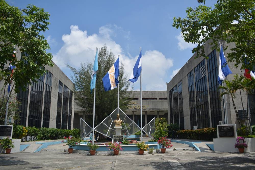 La CIDH revisará denuncia de ONG sobre traslado "arbitrario" de 76 jueces en El Salvador