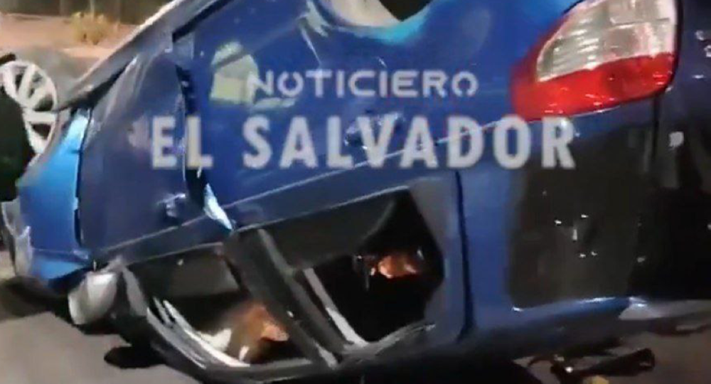 Conductor con 148 grados de alcohol choca contra un muro en San Salvador