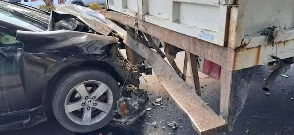 Capturan a conductor ebrio que chocó contra camión recolector de basura en Santa Ana