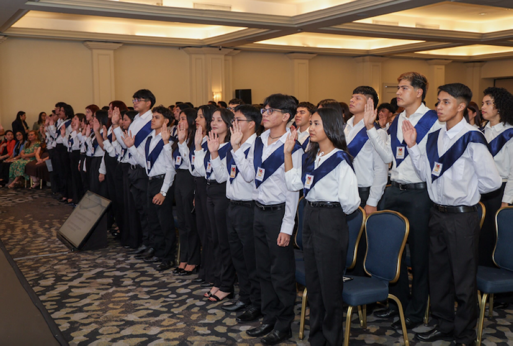 Fundación Gloria de Kriete otorga becas en estudios superior a 297 jóvenes graduados del programa “Oportunidades”