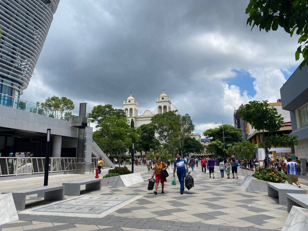 Ambiente nublado y probabilidades de lluvias pronostican para este domingo