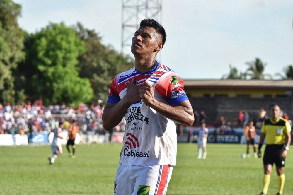 Firpo derrota 2-0 a Águila y le arrebata el liderato del Clausura 2025