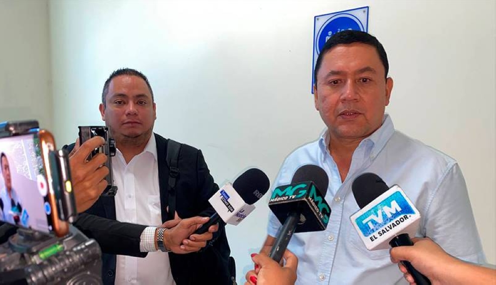 Will Salgado apela negativa de juramentar perito financiero en caso de difamación