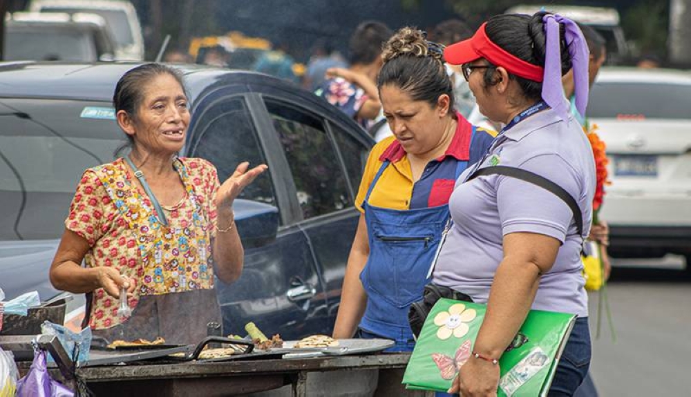 El Salvador tiene bajo desempleo, pero alta informalidad, según estudio