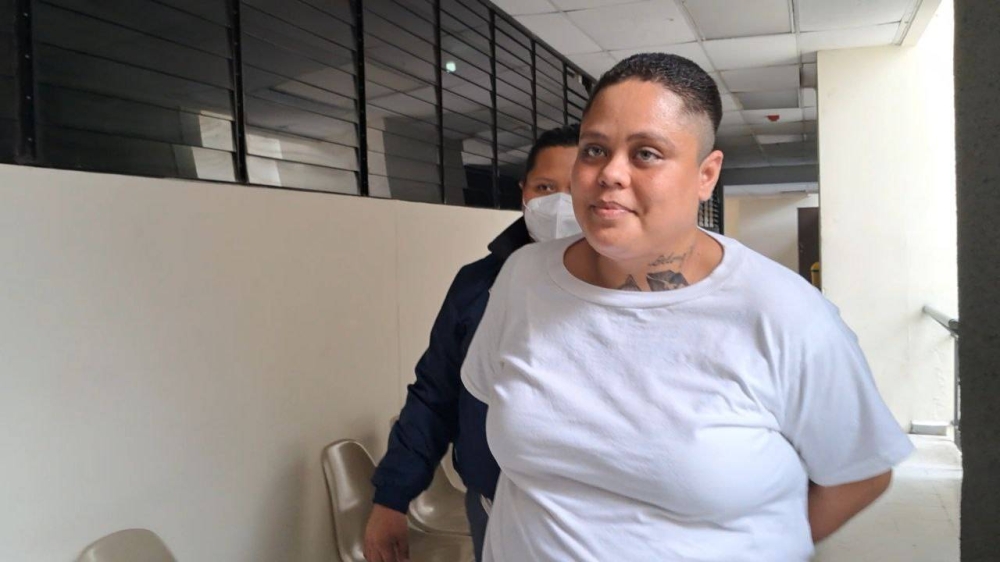 "Gatita" Serpas seguirá detenida por trata de personas