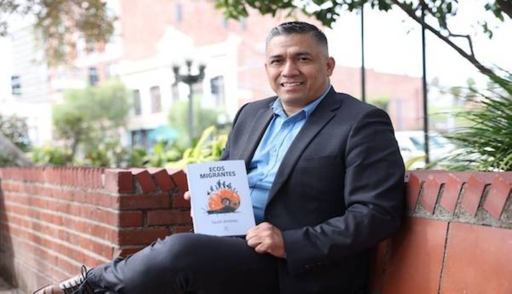 Periodista salvadoreño lanza libro sobre migración en EE.UU.
