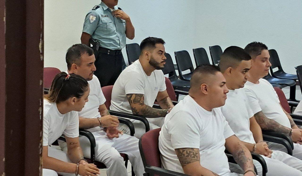 Interrumpen audiencia preliminar contra siete guatemaltecos acusados por tráfico de $40,000 de drogas y portación ilegal de armas