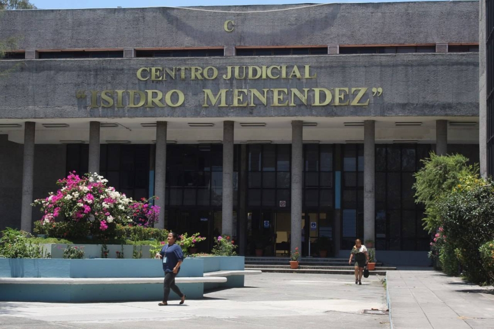 Juez ordena que acusado del homicidio de una mujer en San Salvador siga detenido