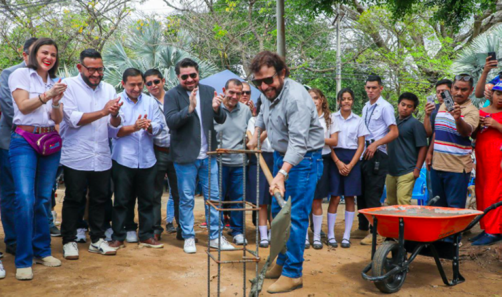 Colocan primera piedra de CUBO en Chinameca, San Miguel