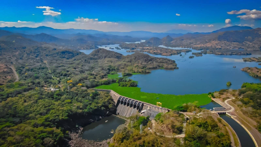 Con el avance del verano, se reduce la generación hidroeléctrica para dar paso al gas natural