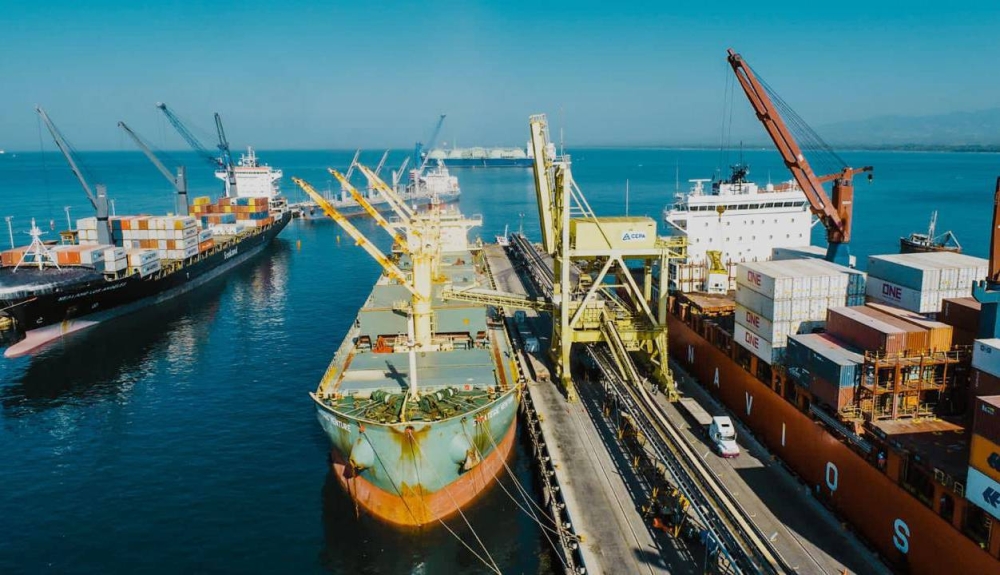 Más de 20 barcos estaban atascados en el Puerto de Acajutla la semana pasada, según ASI