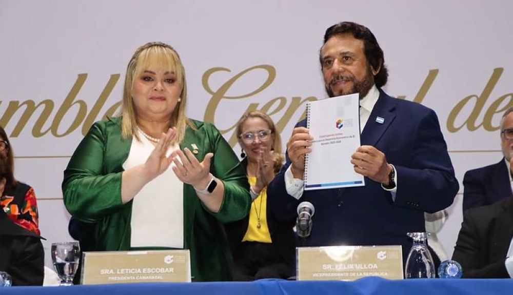 Leticia Escobar es reelegida como presidenta de Camarasal