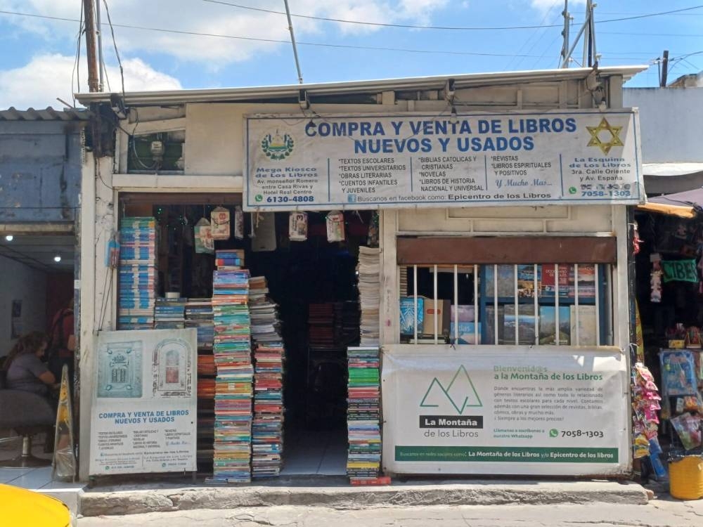 En la Montaña de los Libros: "Si no tiene dinero y quiere leer, puede venir y leer una su hora, le presto un libro con gusto"