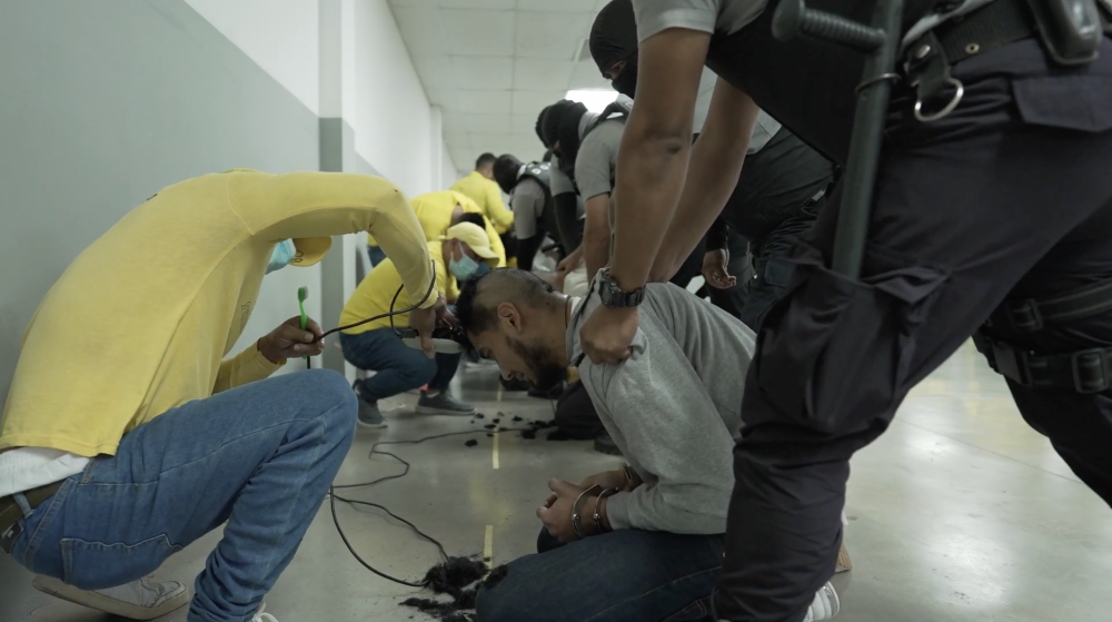 Venezuela dice que envío de migrantes en EEUU a cárcel salvadoreña es "crimen de lesa humanidad"