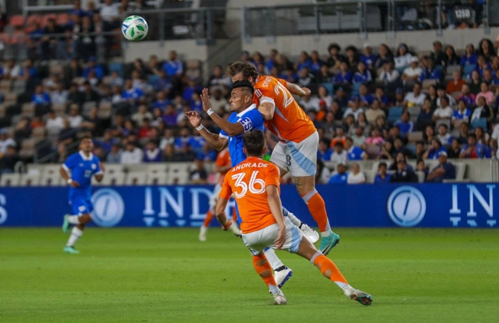 Selecta cae 2-1 ante Houston Dynamo en el inicio de la era "Bolillo" Gómez