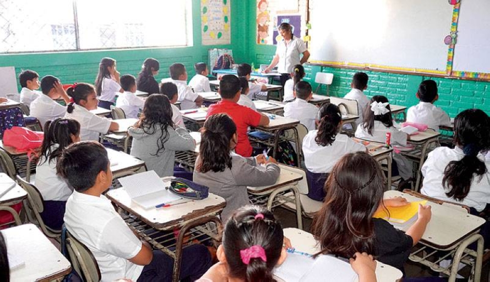 CAF aprueba préstamo de $100 millones para modernizar sistema educativo de El Salvador