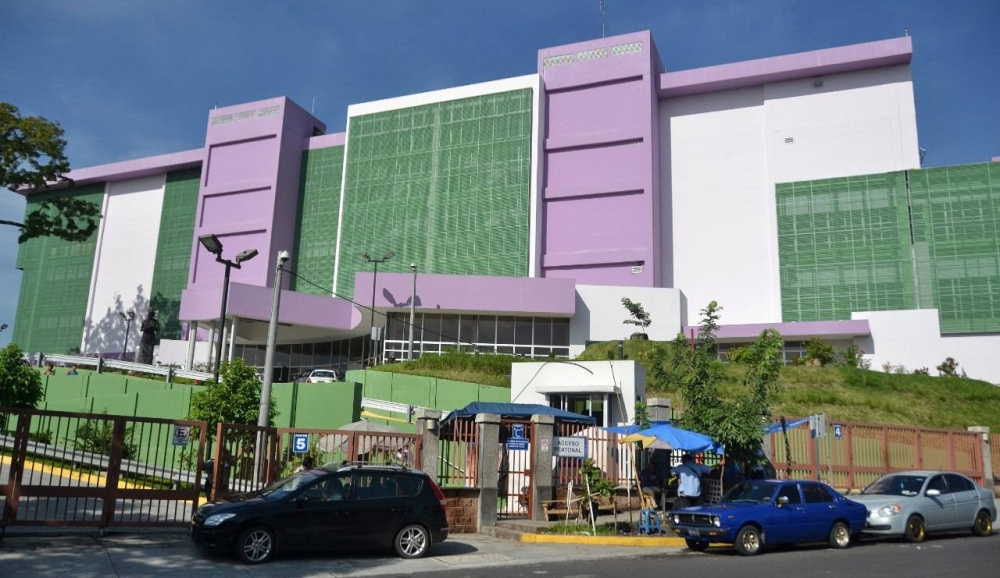 Gobierno pide aprobación de $120 millones para "mejorar infraestructura y equipamiento" en la red de salud pública