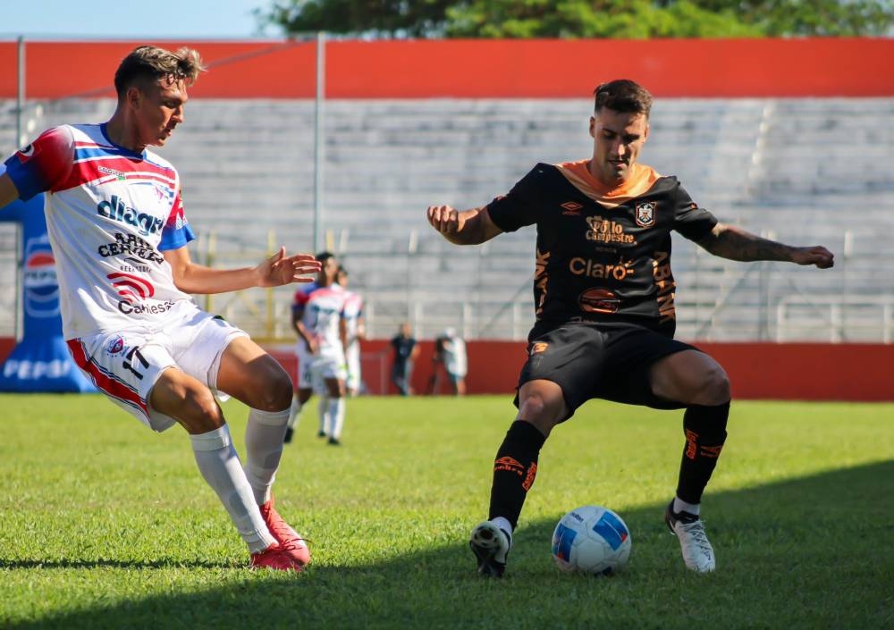 Águila se adueña del "derbi" oriental tras vencer 3-1 a Firpo