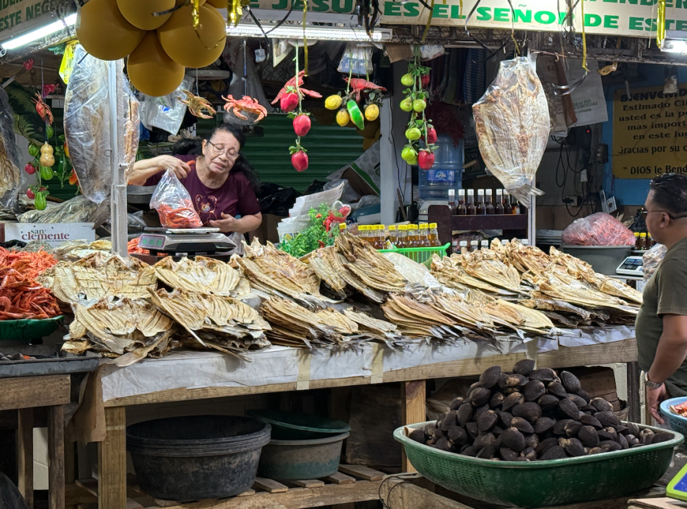 Comerciantes advierten de incremento en el precio del pescado seco en el mercado central de San Salvador