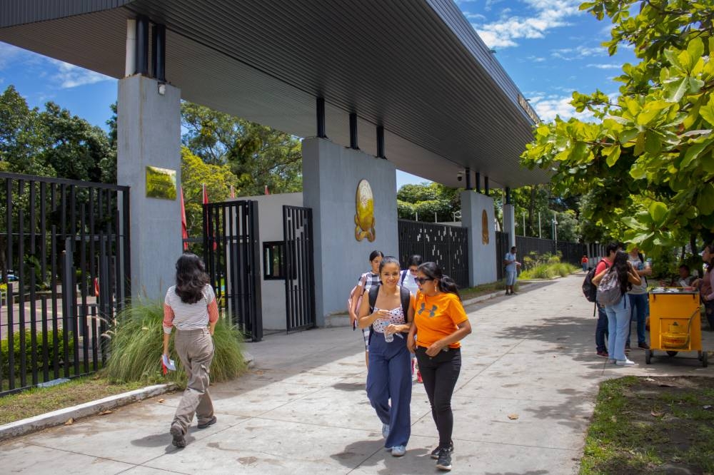 Cuatro de cada 10 estudiantes universitarios viven en hogares rurales con ingresos menores al salario mínimo