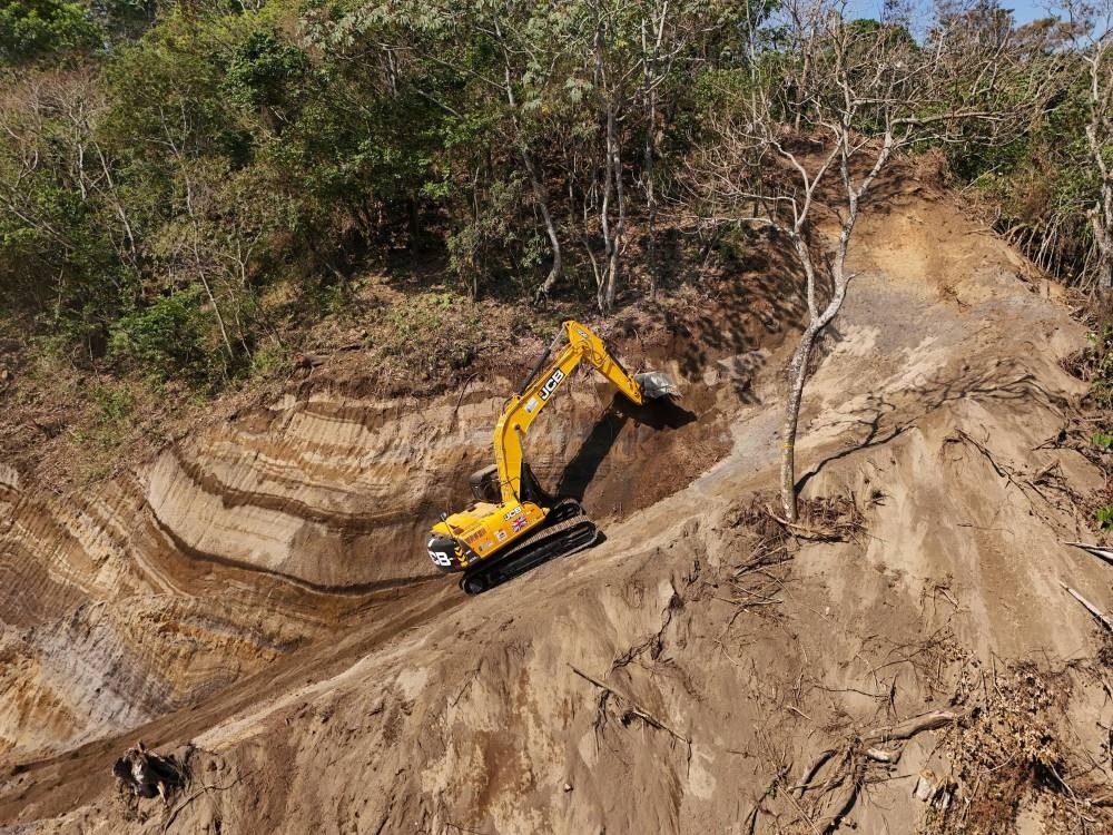 Obras Públicas realiza trabajos de impermeabilización "temporal" de taludes en Los Chorros tras derrumbe