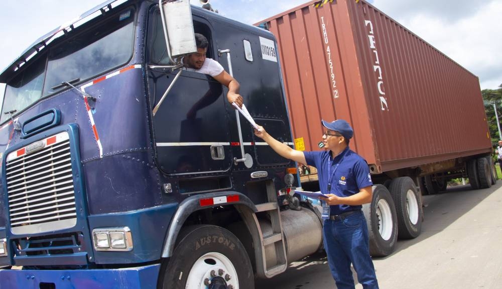 Aduanas descarta problemas en fronteras por cierre de Los Chorros y habilita horarios especiales