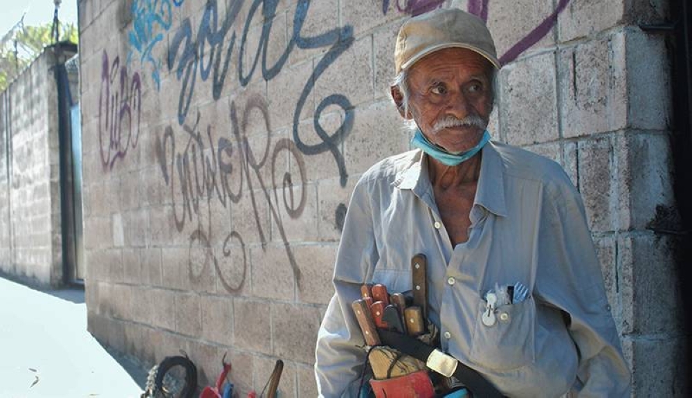 Más del 44 % de los salvadoreños mayores de 65 años aún trabajan, advierte OIT