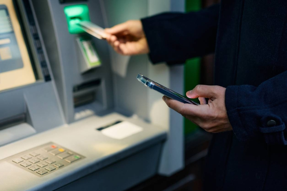 Los bancos abrieron más agencias y cajeros automáticos en 2024