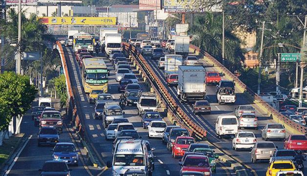 El Salvador tiene la tercera tasa vehicular más alta de Centroamérica: 255 por cada mil habitantes