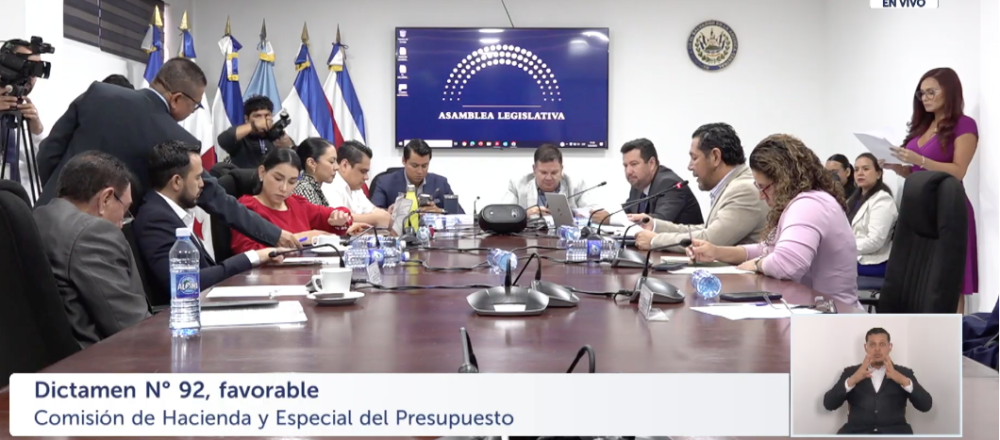 Aprueban fondos para cocinas carcelarias y 3,108 brazaletes para reos que ayudan a construcción de escuelas y limpieza de playas