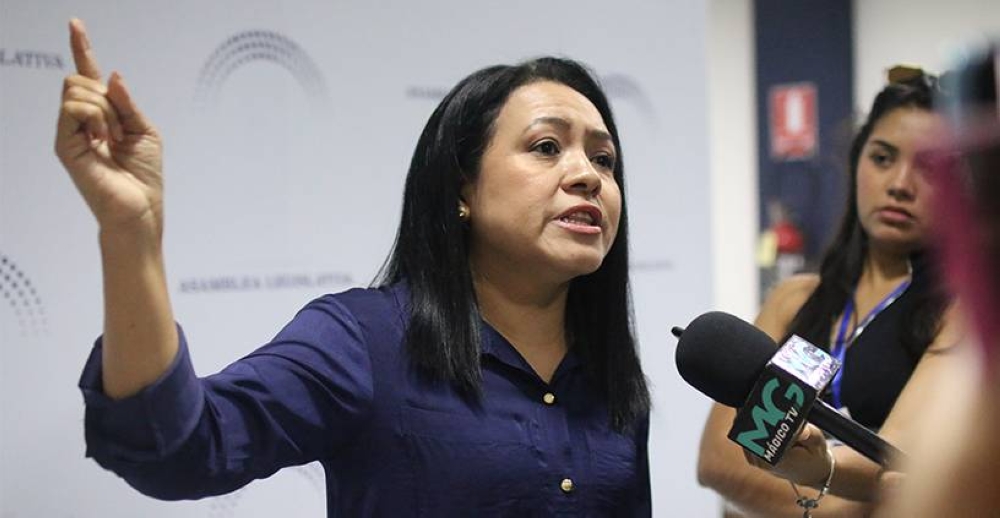 Vamos y Arena cuestionan la promesa de Bukele sobre dos escuelas por día