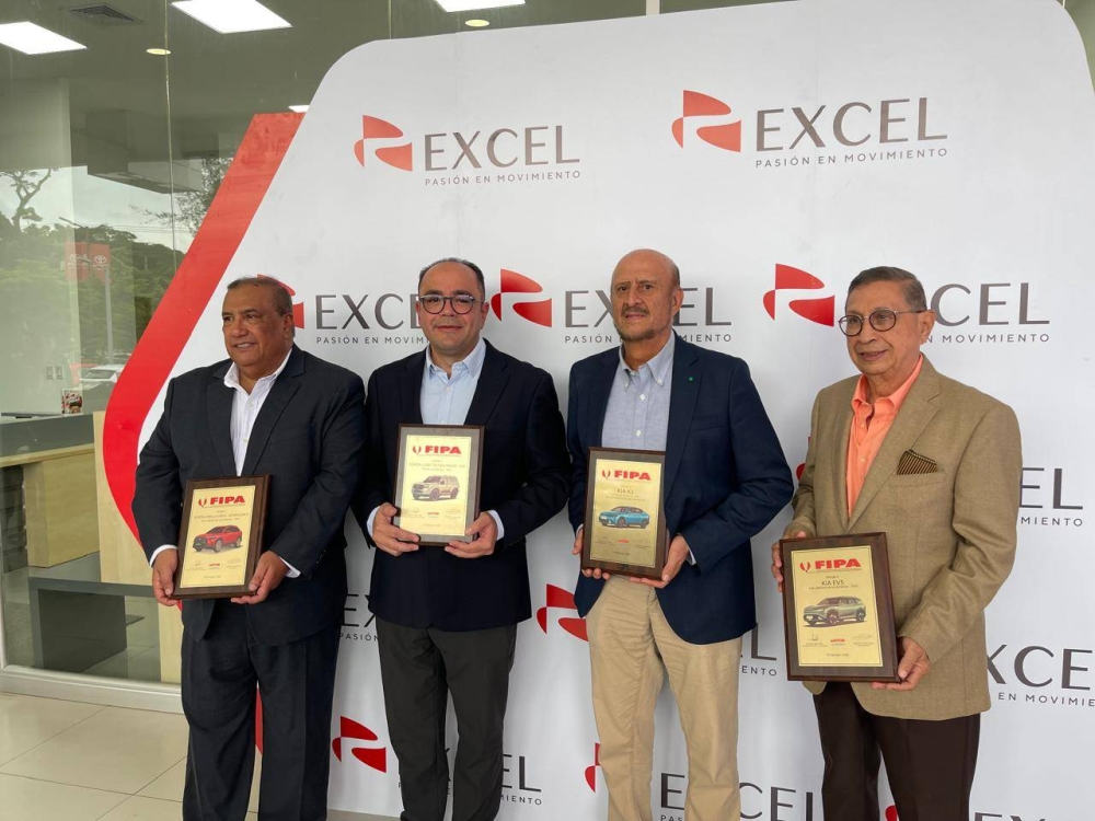 Excel El Salvador recibe prestigiosos premios "Vehículos del año" para Toyota y KIA por FIPA