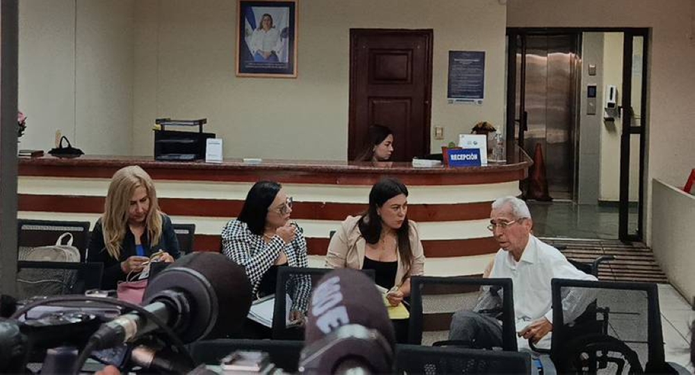 Defensores de Andry Hernández y otros venezolanos en el CECOT se presentarán ante tribunales salvadoreños