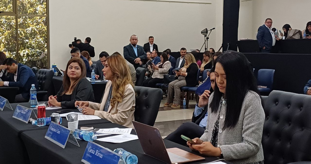Oposición critica que nueva ley limite deuda a partir de 2030 y no antes