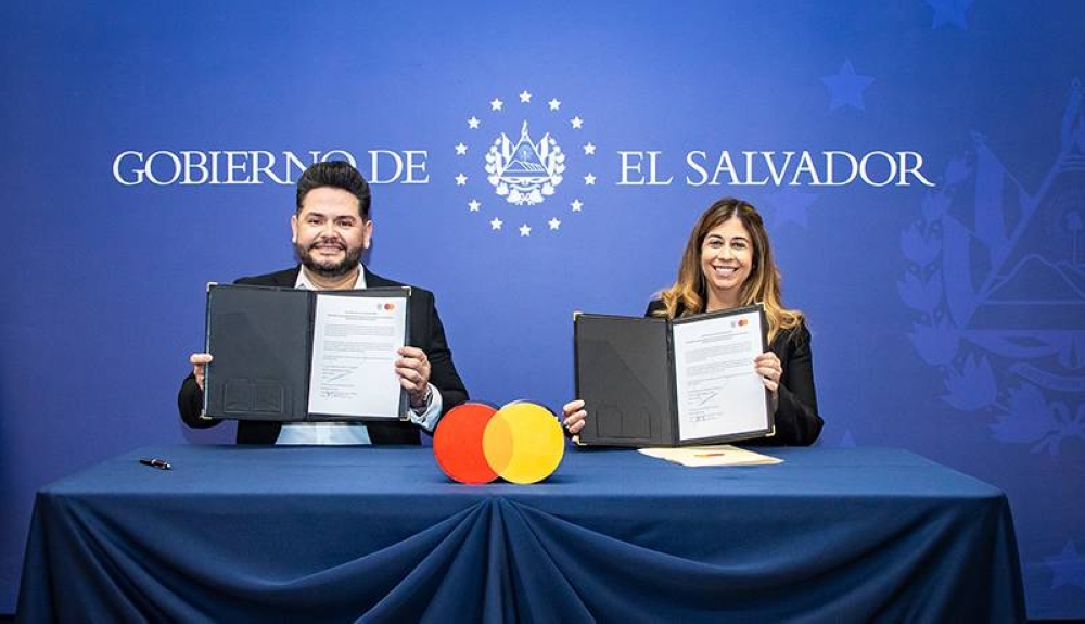 BCR y Mastercard firman memorándum para promover la digitalización de pagos