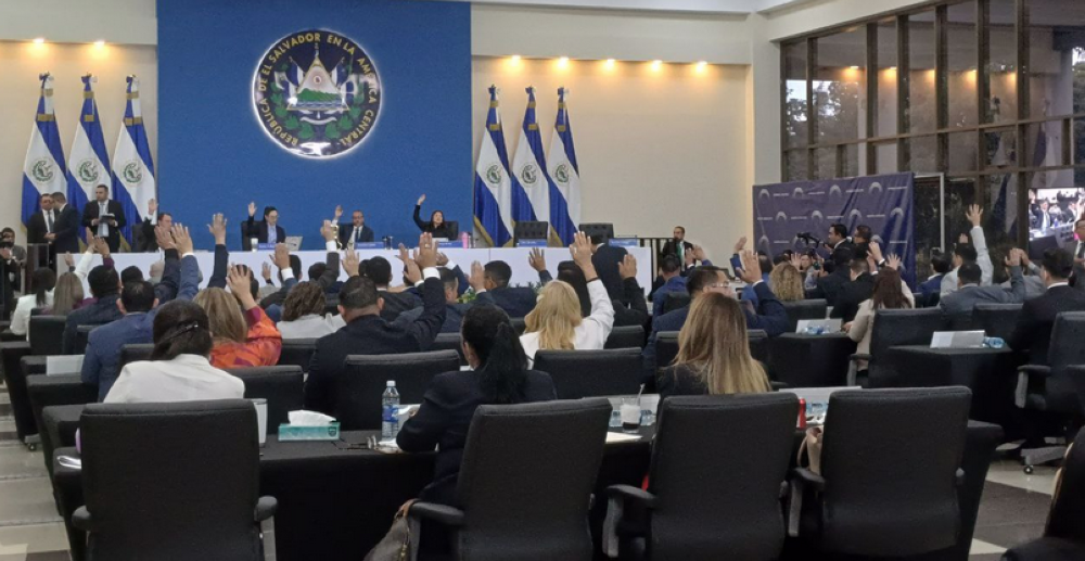 Hasta 12 años de prisión a empleados de "call centers", entre otros, que participen en fraudes con información personal de clientes