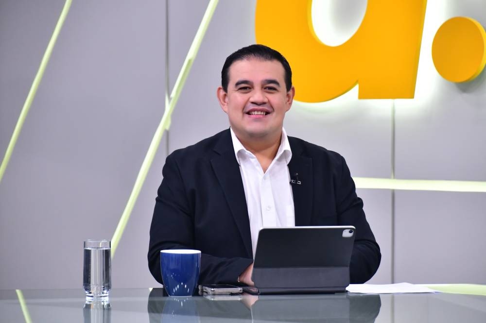 El Salvador quiere enviar jóvenes a la India para que "sean profesionales de la creación de contenido"