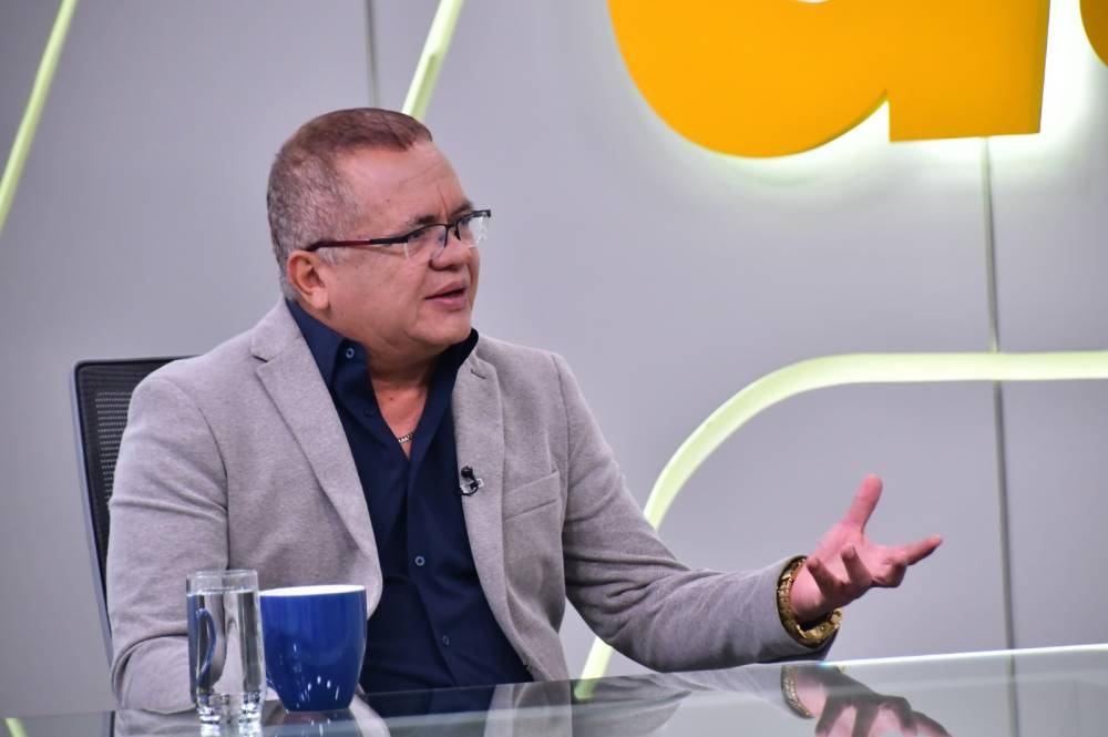 Alcalde de Sonsonate Norte dice "quizá hay que sancionar a quienes arrojen basura en la calle"