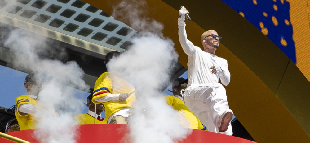 J Balvin pone el sabor latino y Coldplay aparece por sorpresa en la final del Mundial de Clubes